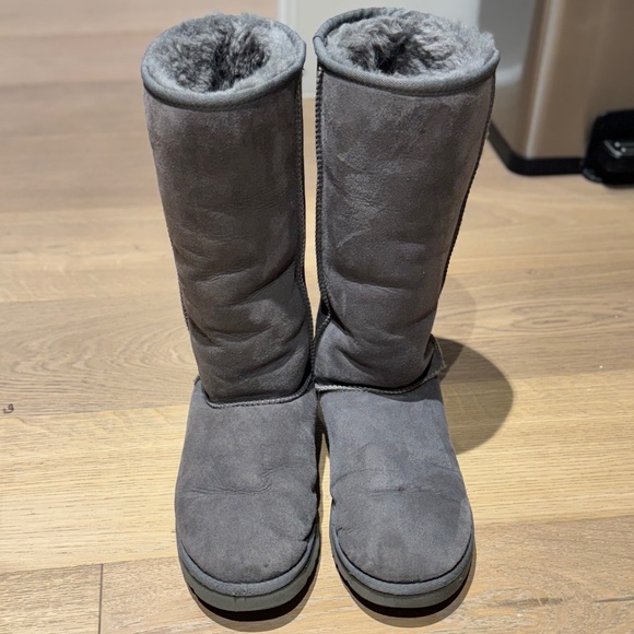 Women's Tall Grey Ugg Boots Size 10M EUC - Picture 1 of 2